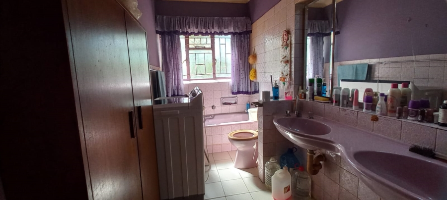 3 Bedroom Property for Sale in Roosheuwel Ext 2 North West